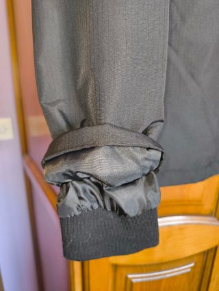 Chaqueta infantil negra con capucha