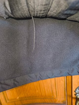 Chaqueta infantil negra con capucha