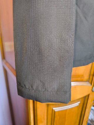 Chaqueta infantil negra con capucha