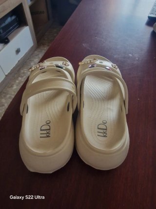 Sandalias de plataforma con adornos
