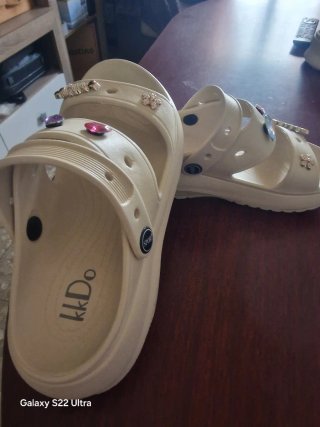 Sandalias de plataforma con adornos