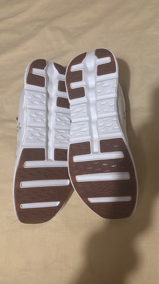 On Running Zapatillas Blancas y Rojas