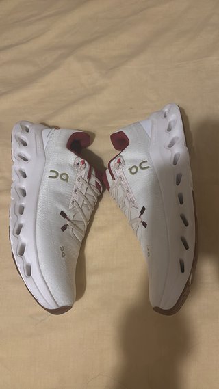 On Running Zapatillas Blancas y Rojas