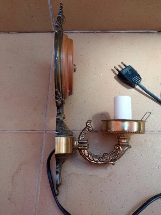 Lámpara de pared metal y madera