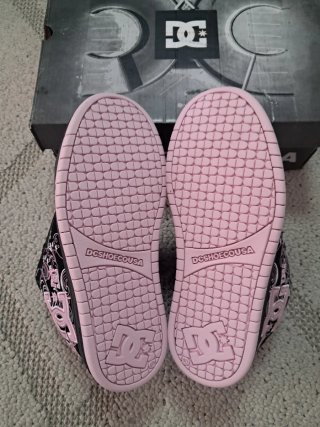 DC Shoes Negras con Detalles Rosas