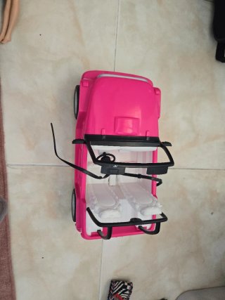 Jeep de playa de Barbie con dos muñecas