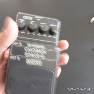Behringer Chorus Space-D CD400 Pedal Guitarra