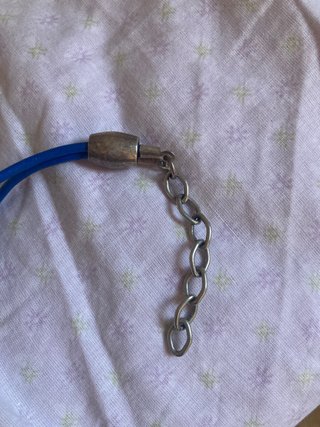 Pulsera azul y plateada con charm