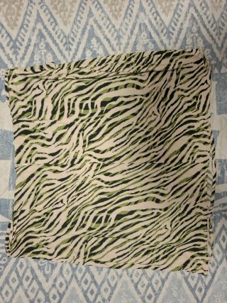 Falda con hebilla y estampado cebra