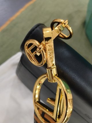 Bolso Fendi Kan I Negro y Dorado