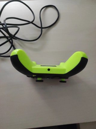 Mando Xbox por cable, negro y verde