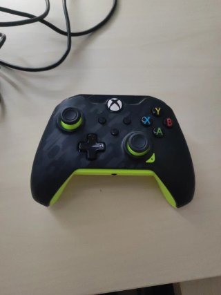 Mando Xbox por cable, negro y verde