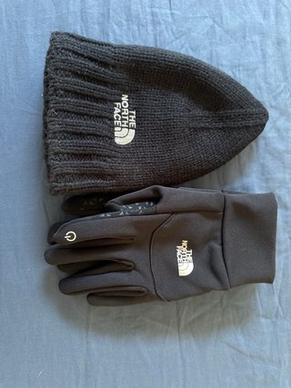 Cazadora, pantalón, botas, gorro, guantes...