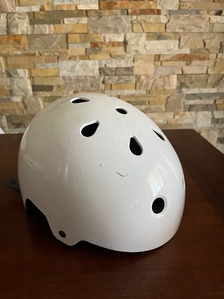 Casco blanco infantil