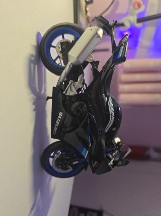 Réplica Moto Suzuki GSX-R Negra y Azul