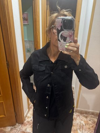 Cazadora vaquera elástica negra Talla M