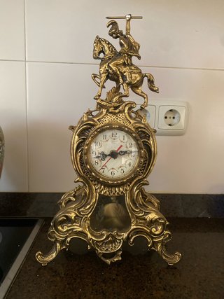 Reloj de péndulo antiguo dorado