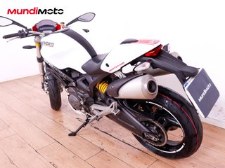 DUCATI MONSTER 696