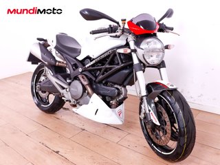 DUCATI MONSTER 696