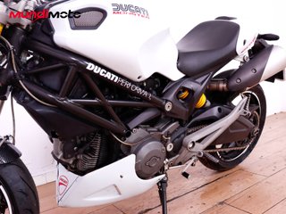 DUCATI MONSTER 696