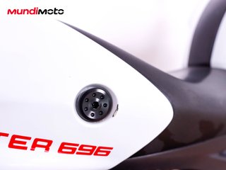 DUCATI MONSTER 696