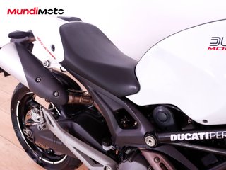 DUCATI MONSTER 696