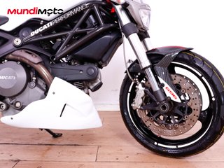 DUCATI MONSTER 696