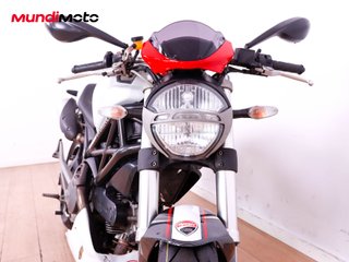 DUCATI MONSTER 696