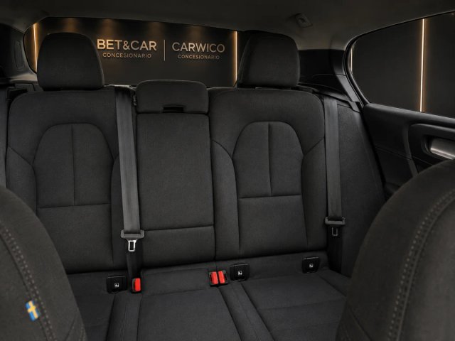 Volvo EX40 2019
