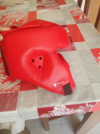 Casco de boxeo rojo
