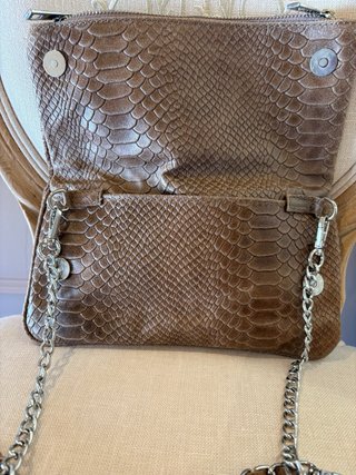Bolso piel marrón y plateado serpiente