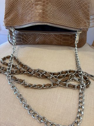 Bolso piel marrón y plateado serpiente
