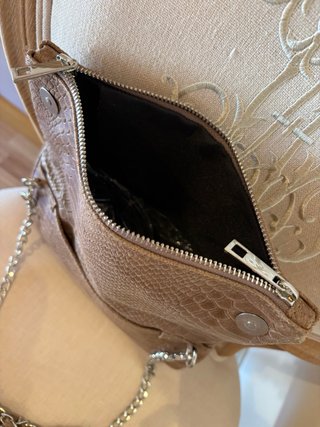 Bolso piel marrón y plateado serpiente