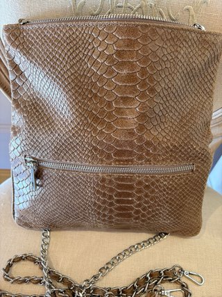 Bolso piel marrón y plateado serpiente