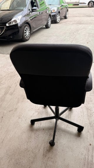 Silla de oficina negra