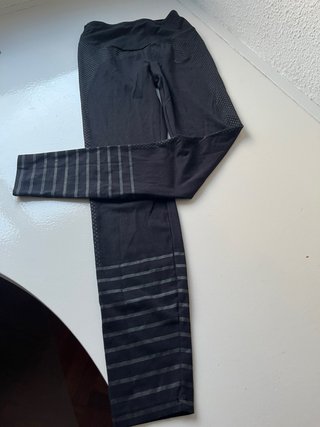 Mallas deportivas negras con rayas
