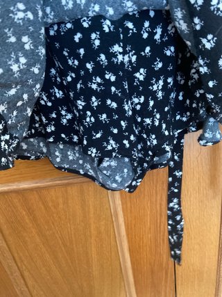 Falda corta Bershka floral XS