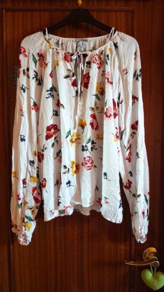 Blusa floral blanca