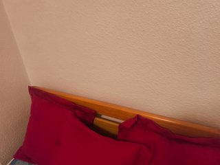 Cama individual de madera con cabecero