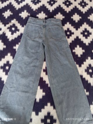 Pantalones vaqueros hermosos anchos