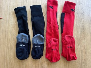 Zapatos y calcetines de fútbol para niño