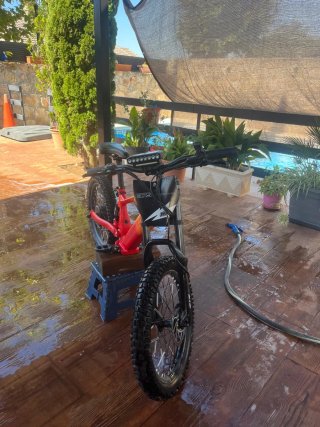Bicicleta Eléctrica Naranja y Roja