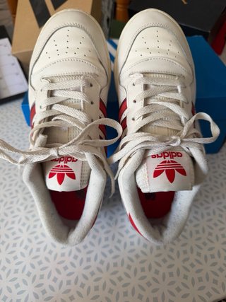 Zapatillas Adidas Blancas y Rojas