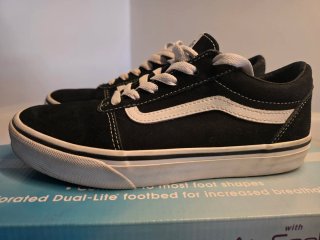Zapatillas Vans Negras y Blancas