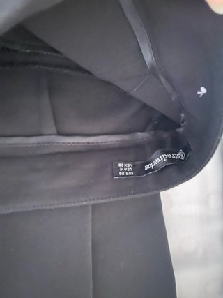 Pantalón de vestir negro con pinzas