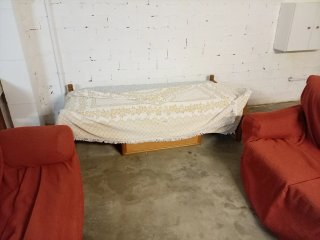 Lote Muebles Hogar: Sofá Naranja y Cama