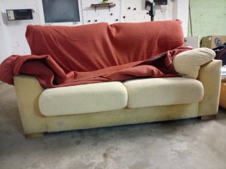 Lote Muebles Hogar: Sofá Naranja y Cama