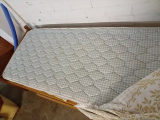 Lote Muebles Hogar: Sofá Naranja y Cama