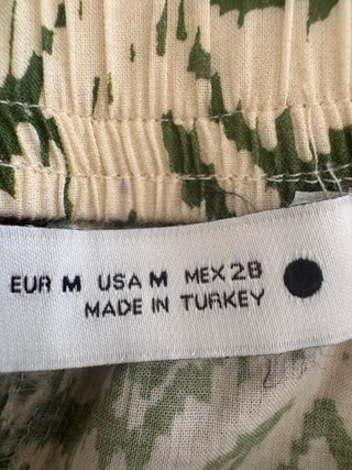 Pantalón estampado Zara Talla M