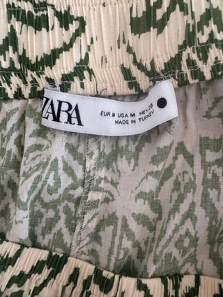 Pantalón estampado Zara Talla M
